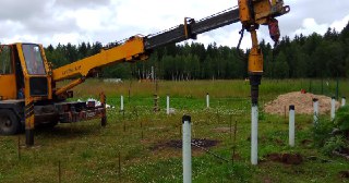 Закручивание винтовых свай в Партизанск. Аренда машины для закручивания свай цена от 2843 руб